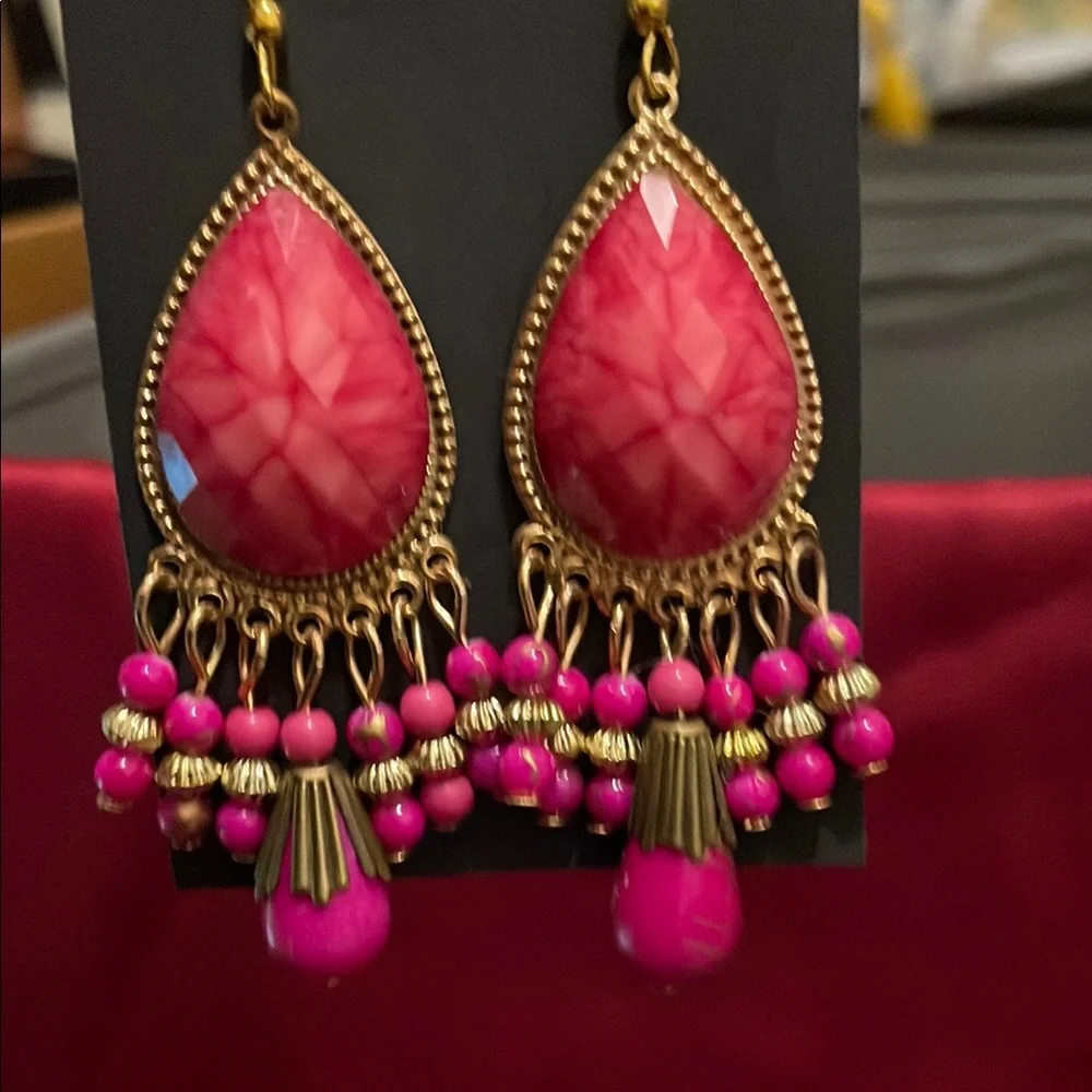 Fashion Jewelry Pink and Gold Chandelier Earrings - Picture 6 of 7